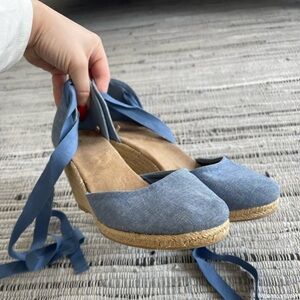 Blue lace up summer wedges!